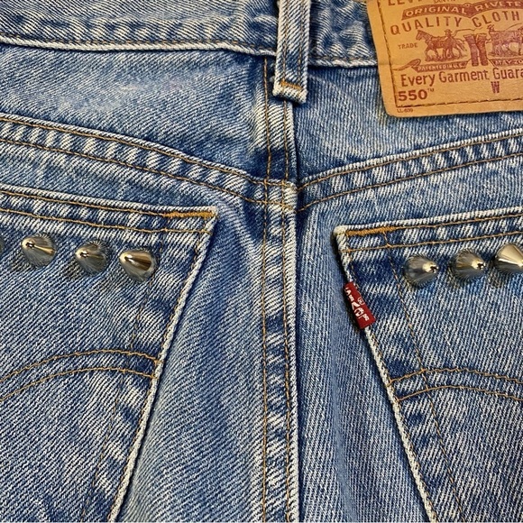 Vintage Levi's Cutoff Upcycled Studded 550 Relaxed Fit Red Tab Denim Shorts Jr 5 - Picture 11 of 15